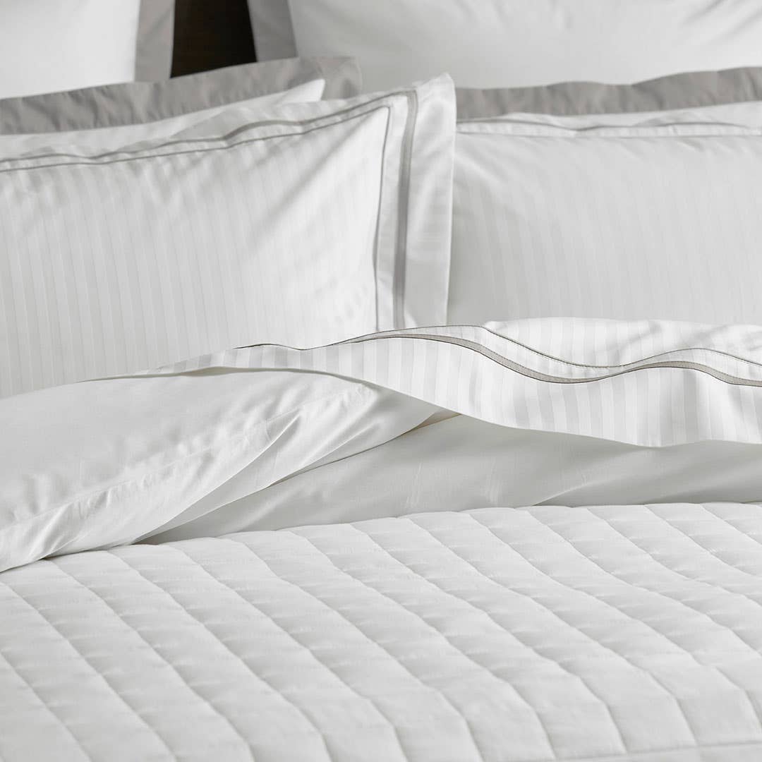 Cambridge Quilt Cover - White Silver